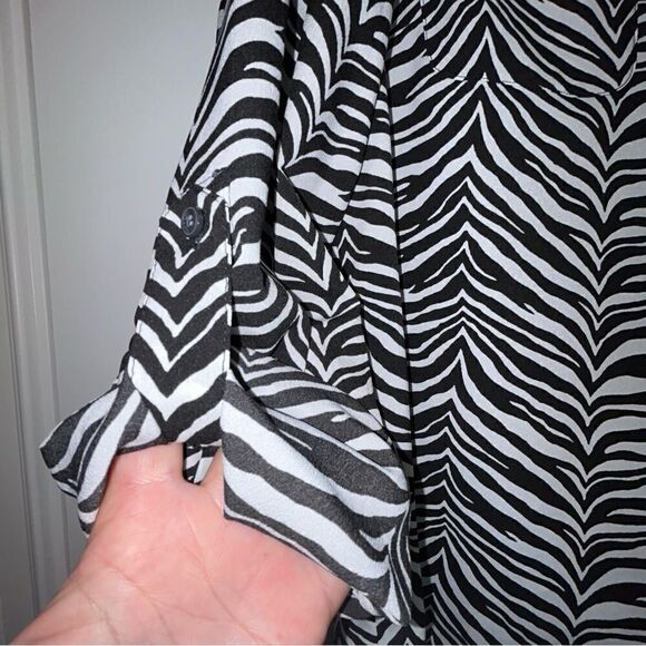 Talbots Zebra Print Button Front Roll Tab Sleeve Blouse Top - Picture 6 of 6